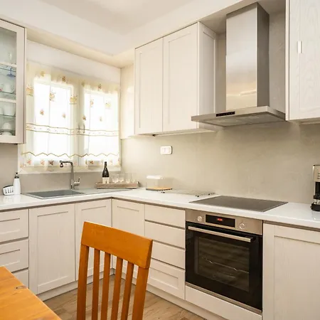 Anemoessa House بيت للعطل